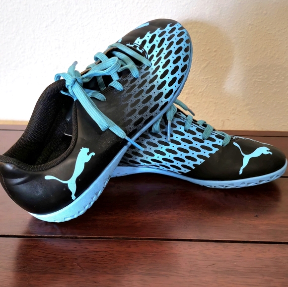 Kids Blue and Black Puma Sneaker size 4C - Picture 10 of 11